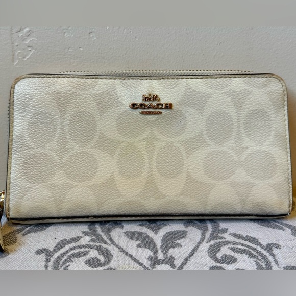 Gorgeous Coach Cream & Multicolor Tote WITH Wallet - Picture 6 of 10